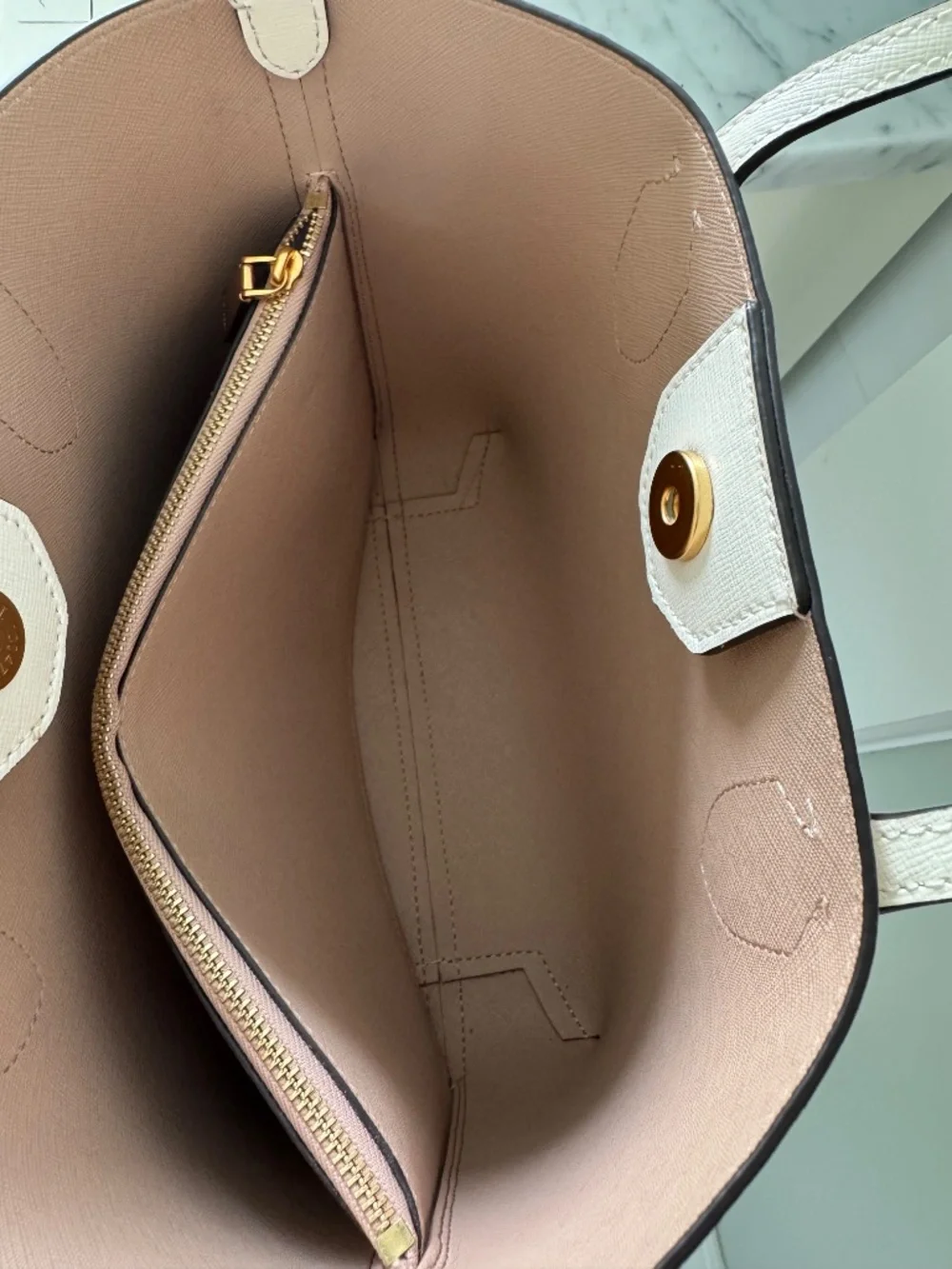 Kate spade New York Medium Bleecker Saffiano Leather Tote/Crossbody Parchment